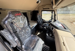 JAC K7 (МРМ 18т) ТЯГАЧ 4×2 АКПП